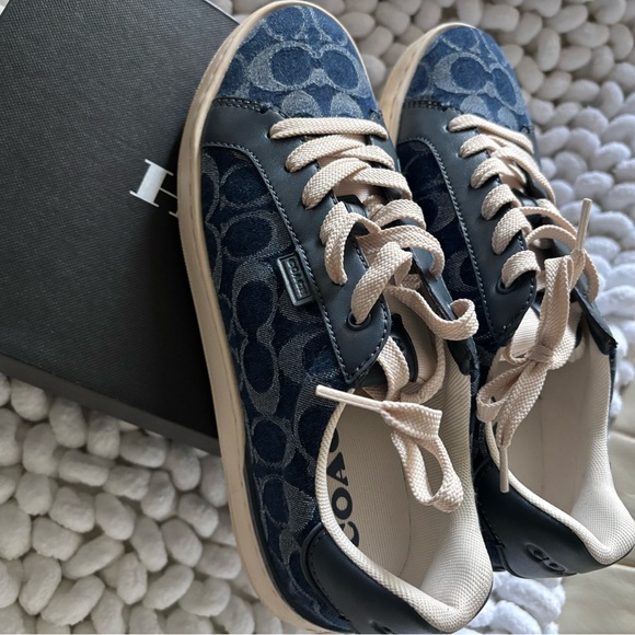 Coach Blue Sneakers with Distinctive Pattern and White Laces - Picture 6 of 7